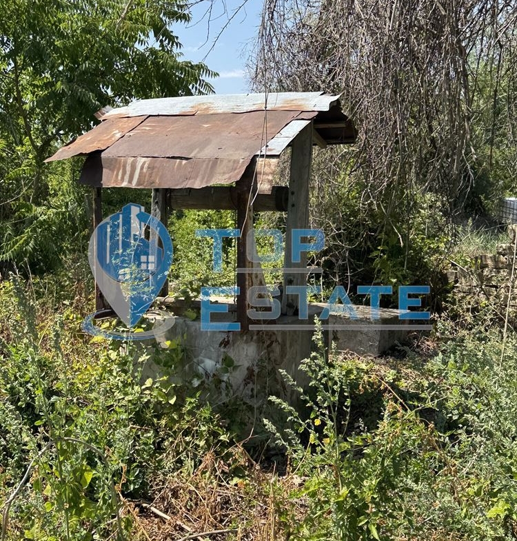 Тухлена къща с кладенец в село Горски Сеновец, област Велико Търново - 0