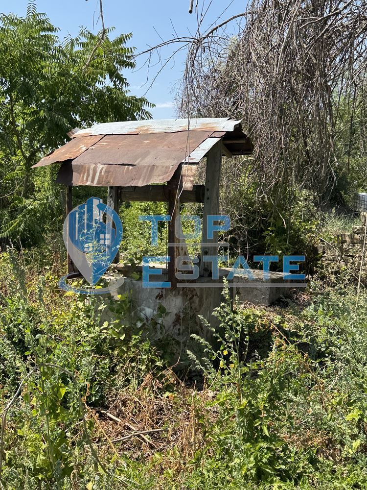 Тухлена къща с кладенец в село Горски Сеновец, област Велико Търново - 0