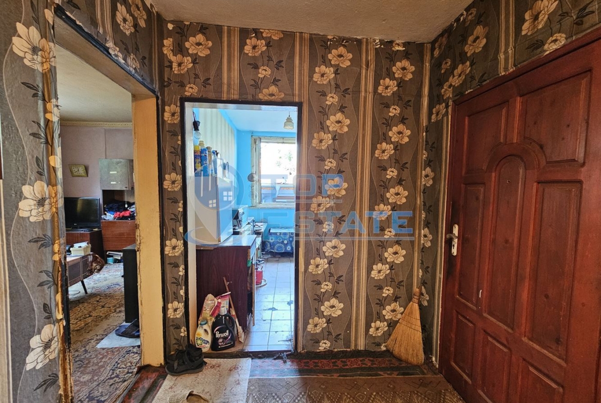 Двустаен тухлен апартамент в близост до Електротехникума в град Горна Оряховица - 0