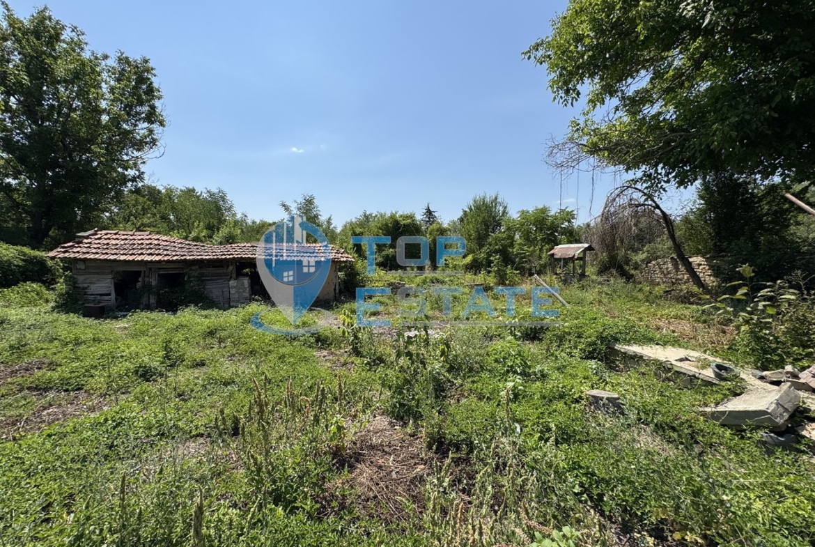 Тухлена къща с кладенец в село Горски Сеновец, област Велико Търново - 0