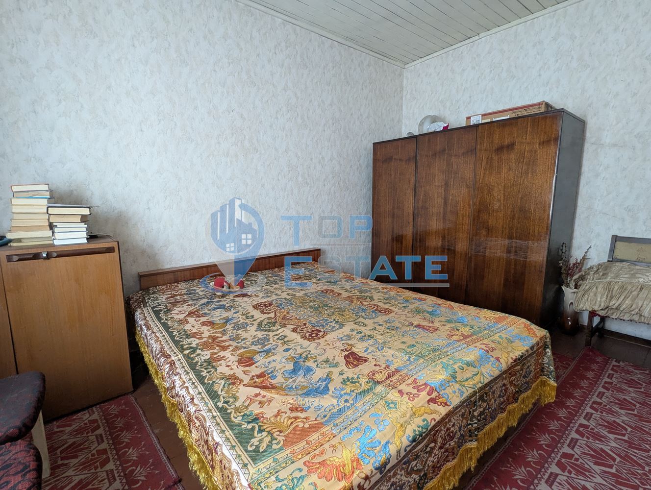 Двуетажна тухлена къща с кладенец в село Поликраище, област Велико Търново - 0
