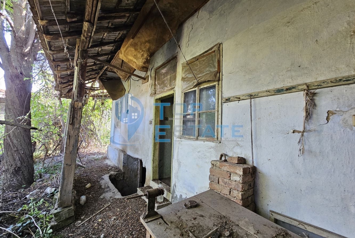 Къща с дюкян и стопански постройки в село Кесарево, област В. Търново - 0
