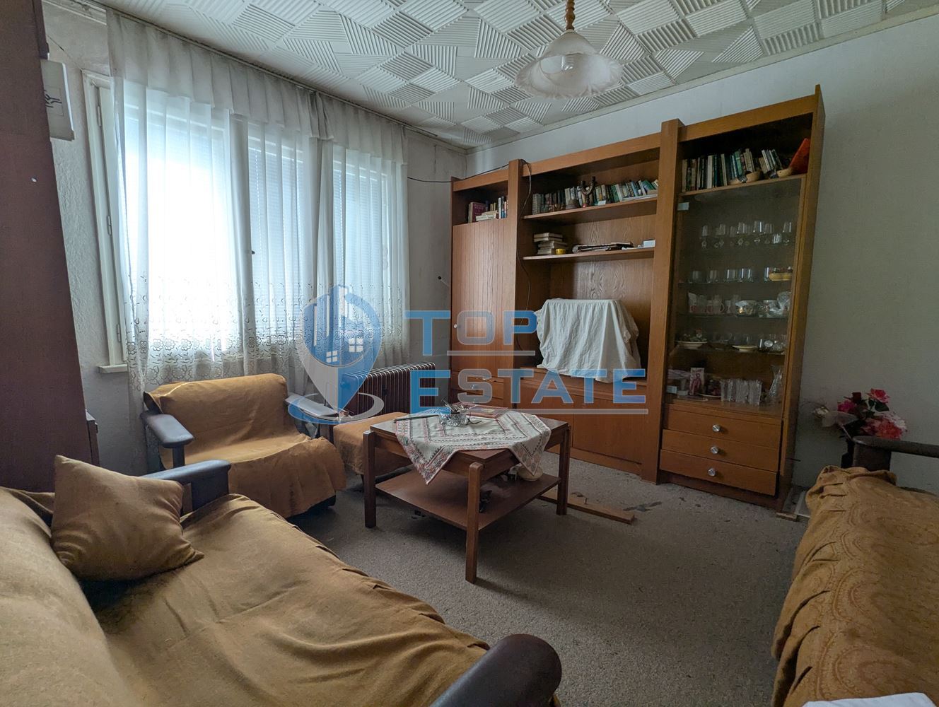 Двуетажна тухлена къща с кладенец в село Поликраище, област Велико Търново - 0