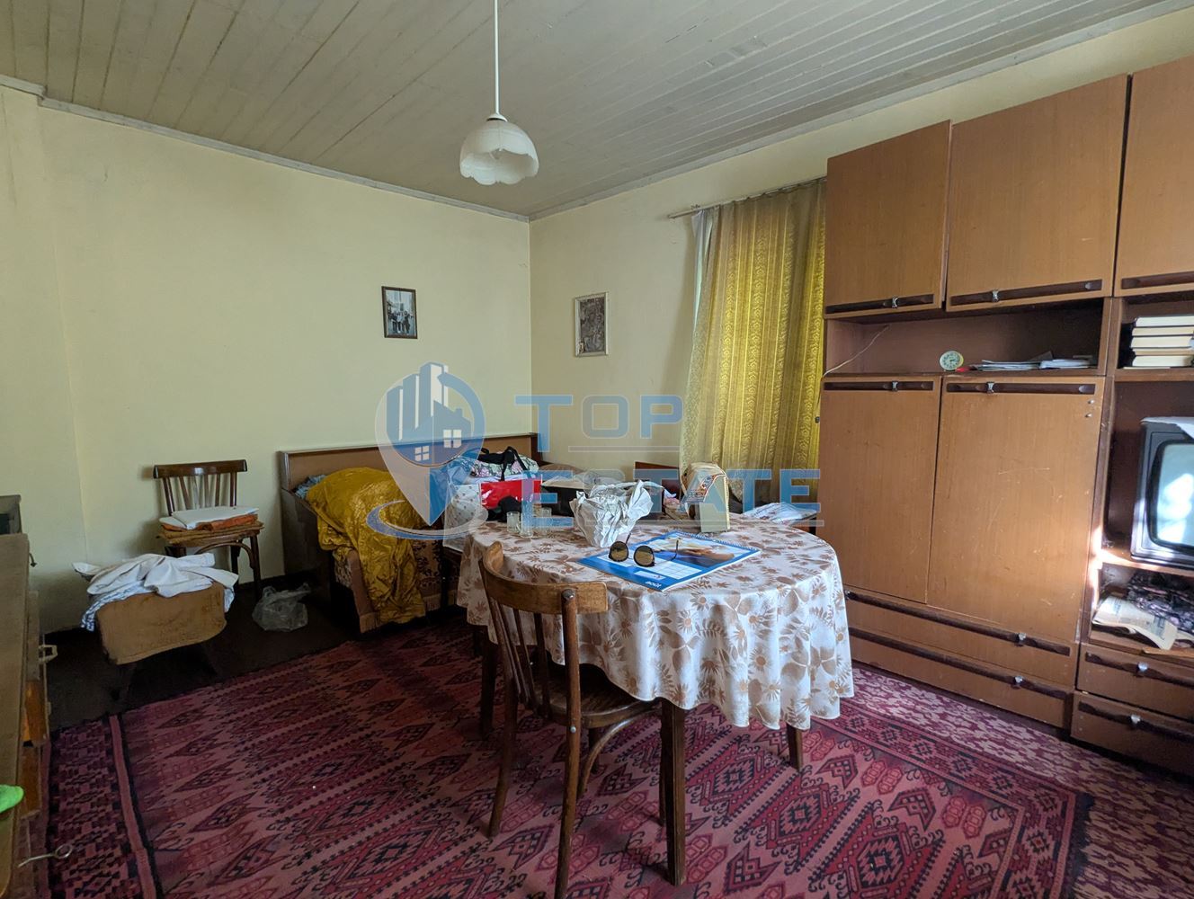 Двуетажна тухлена къща с кладенец в село Поликраище, област Велико Търново - 0
