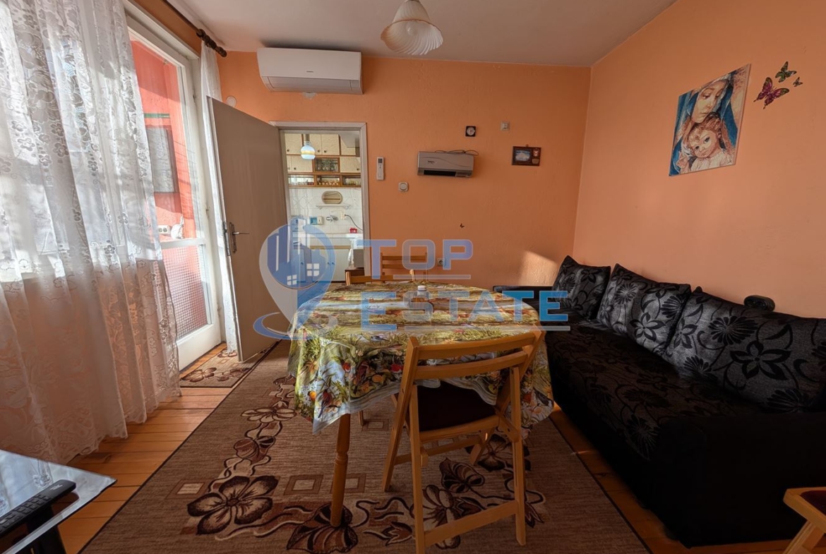 Тристаен тухлен апартамент с гараж в квартал Пролет, град Горна Оряховица - 0