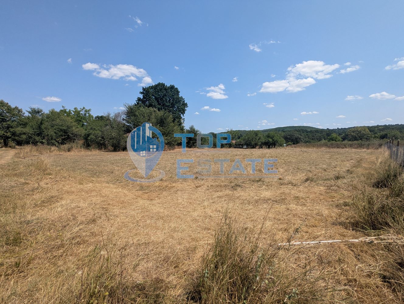 Голям парцел в регулация в махала Киллъжевци, град Елена, област Велико Търново - 0