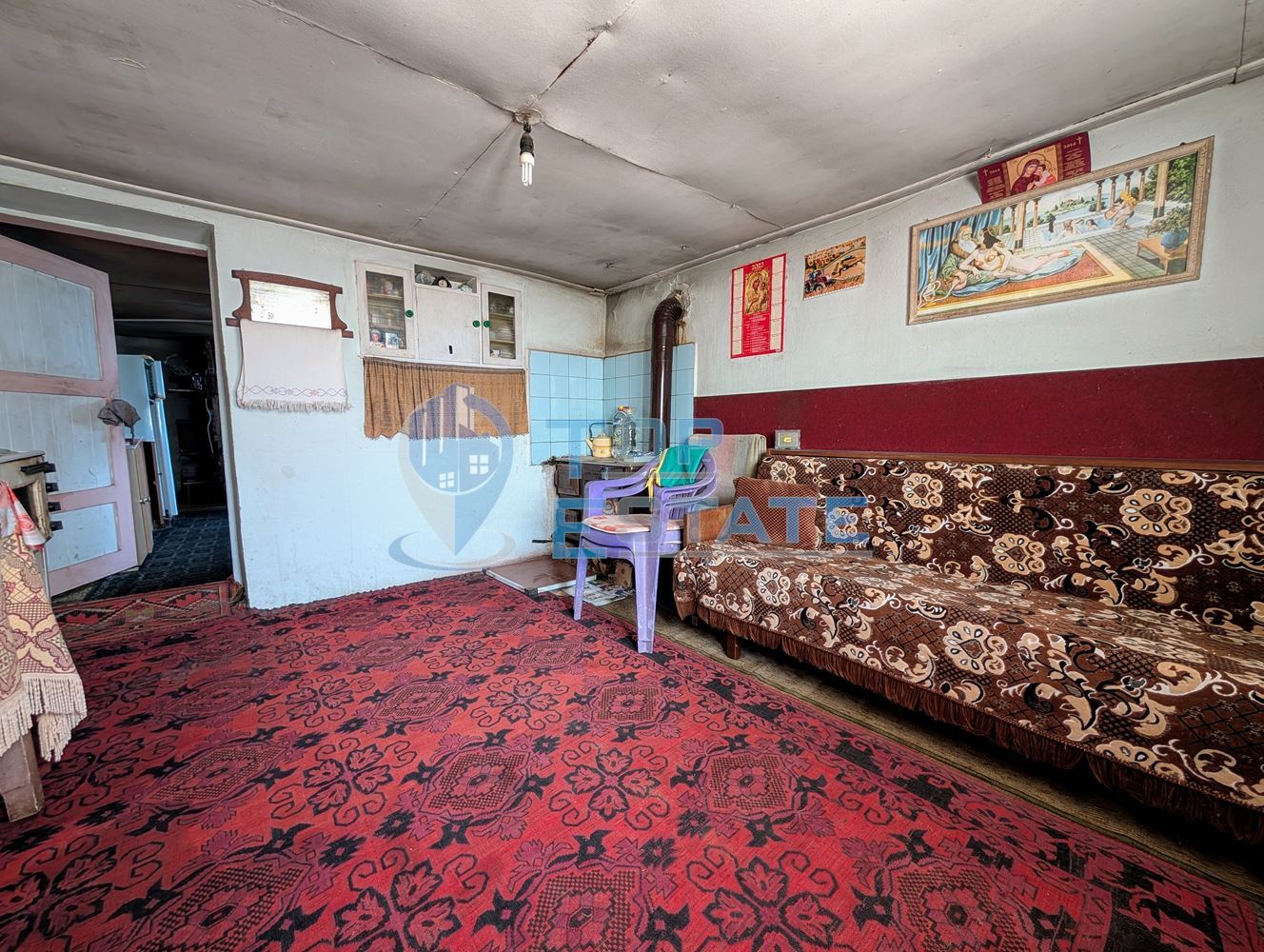 Едноетажна къща с множество стопански постройки и голям двор в село Хаджидимитрово - 0