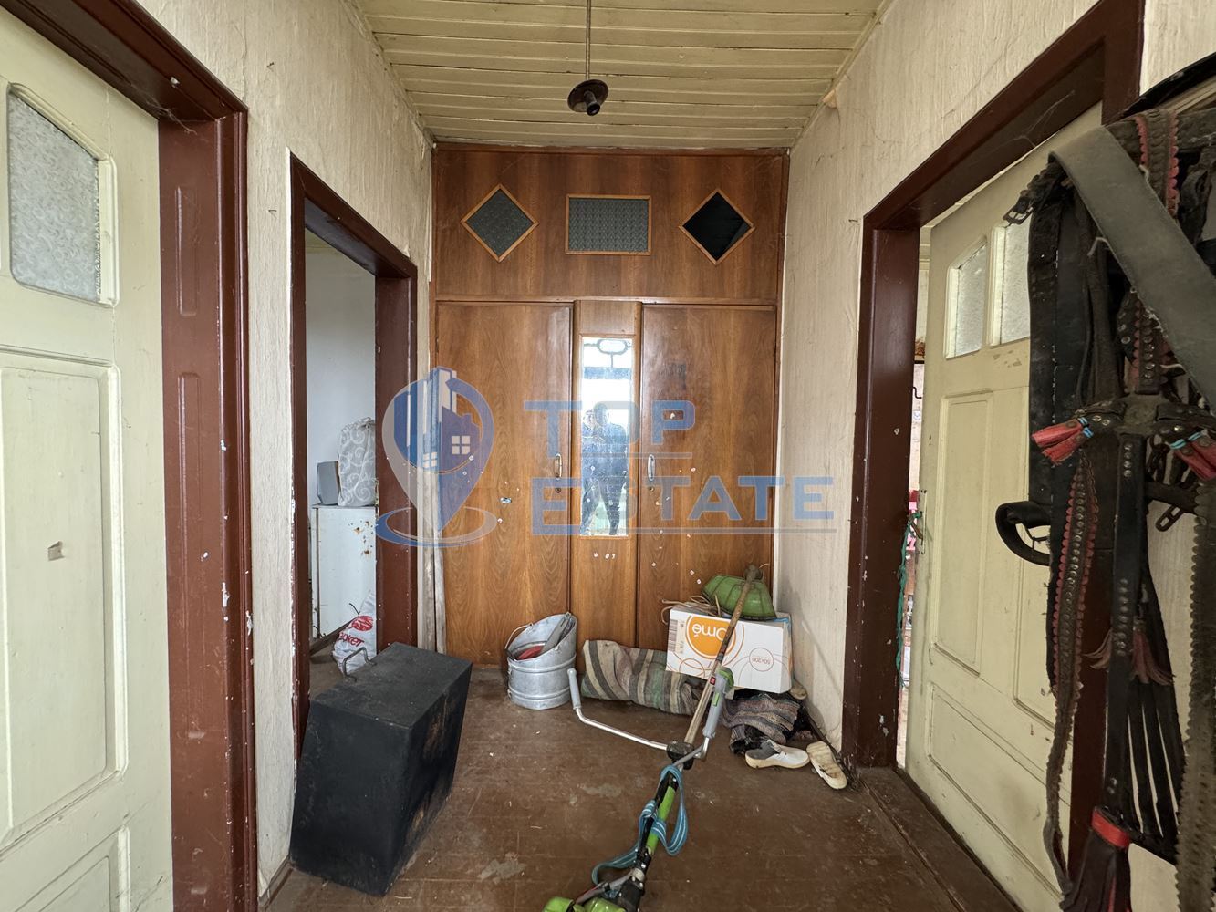 Двуетажна тухлена къща с кладенец в село Ресен, област Велико Търново - 0