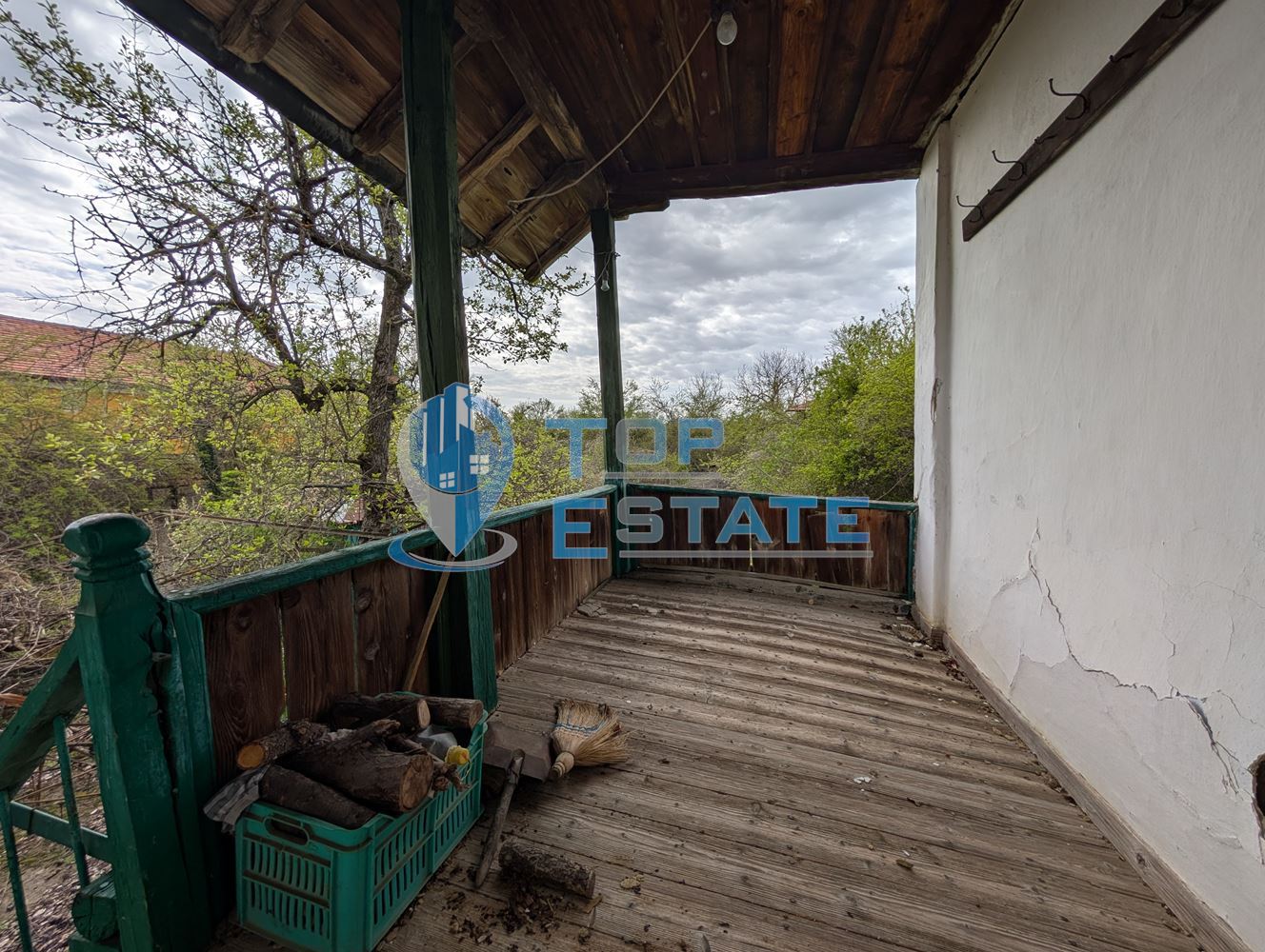 Двуетажна старинна къща с кладенец в село Малки Вършец - 0