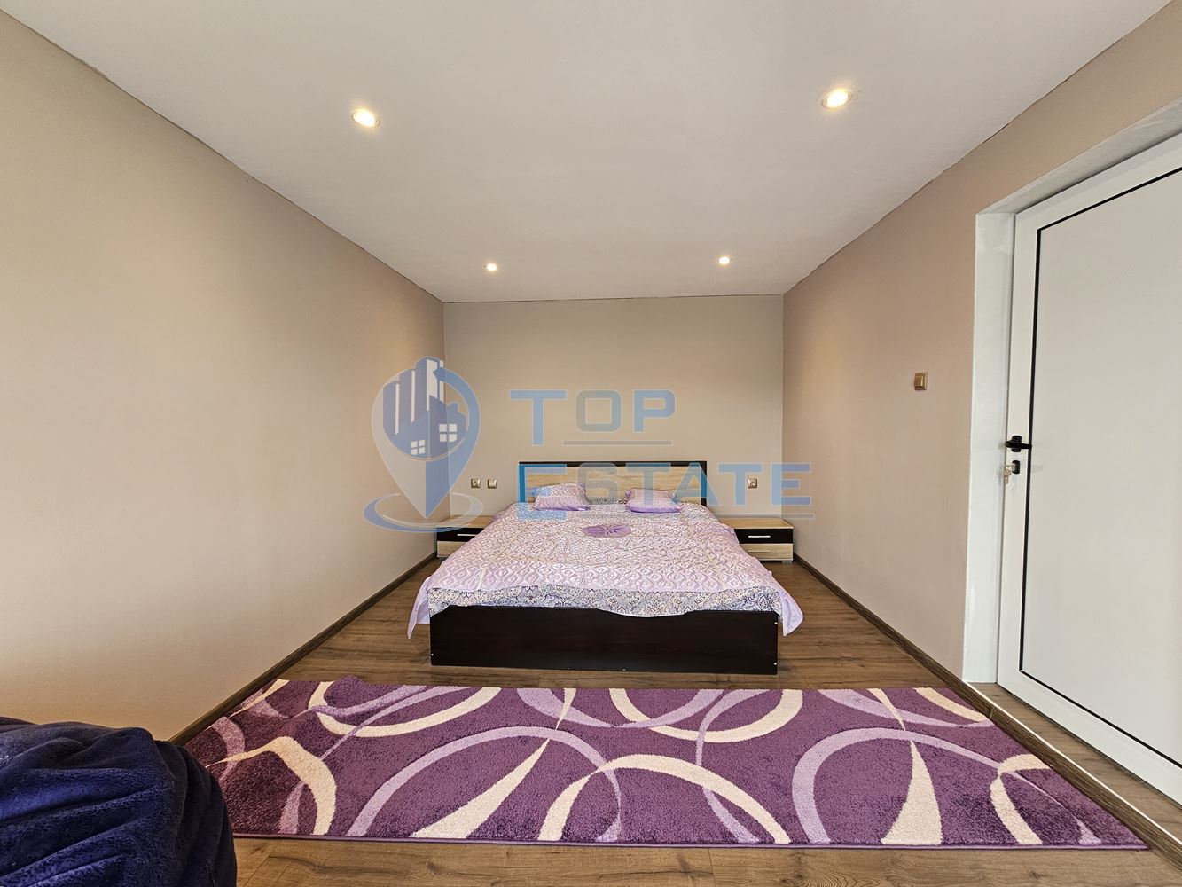 Двуетажна обзаведена и ремонтирана къща с три спални в село Страхилово, област Велико Търново - 0