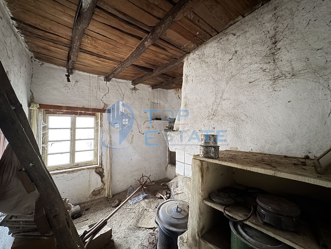 Двуетажна къща с кладенец и стопанска постройка в село Николаево, област Велико Търново - 0