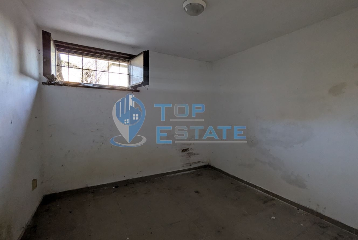 Промишлено помешение на центъра на село Първомайци, област Велико Търново - 0