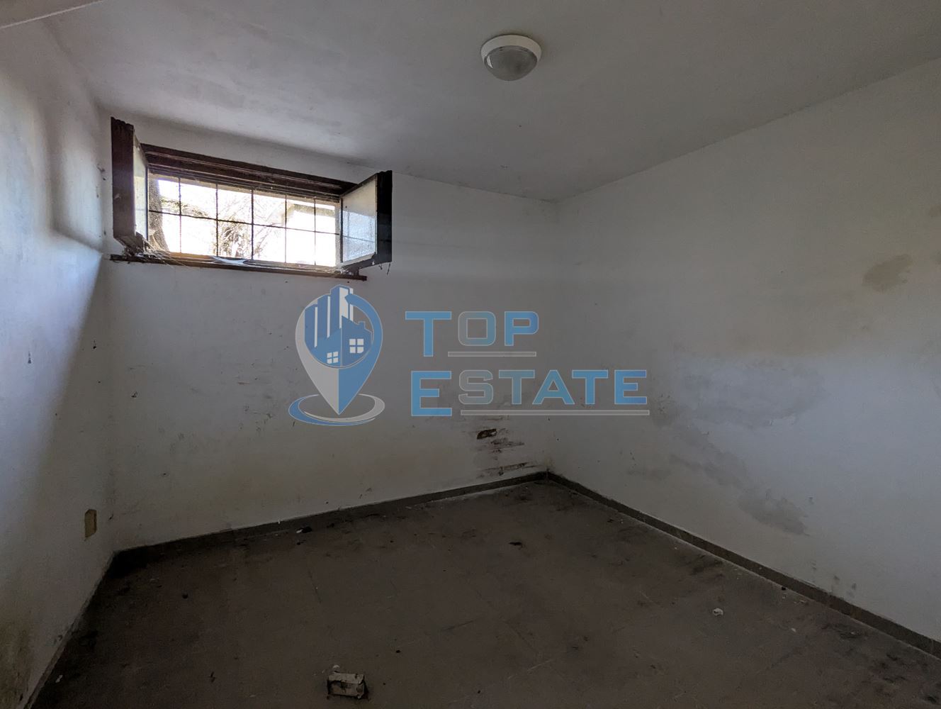 Промишлено помешение на центъра на село Първомайци, област Велико Търново - 0