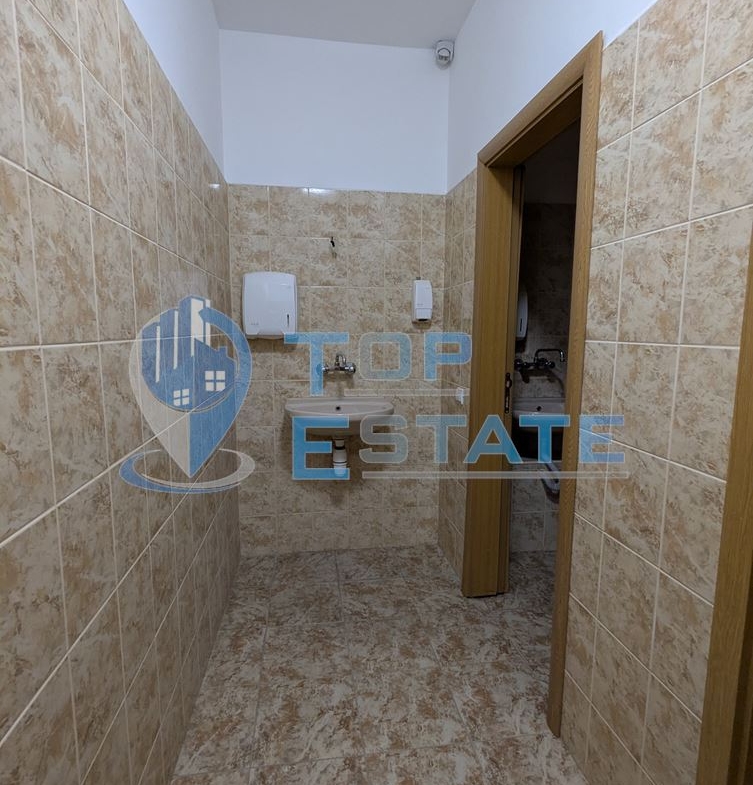 Поещения под наем в административна сграда на центъра в град Горна Оряховица, област Велико Търново - 0