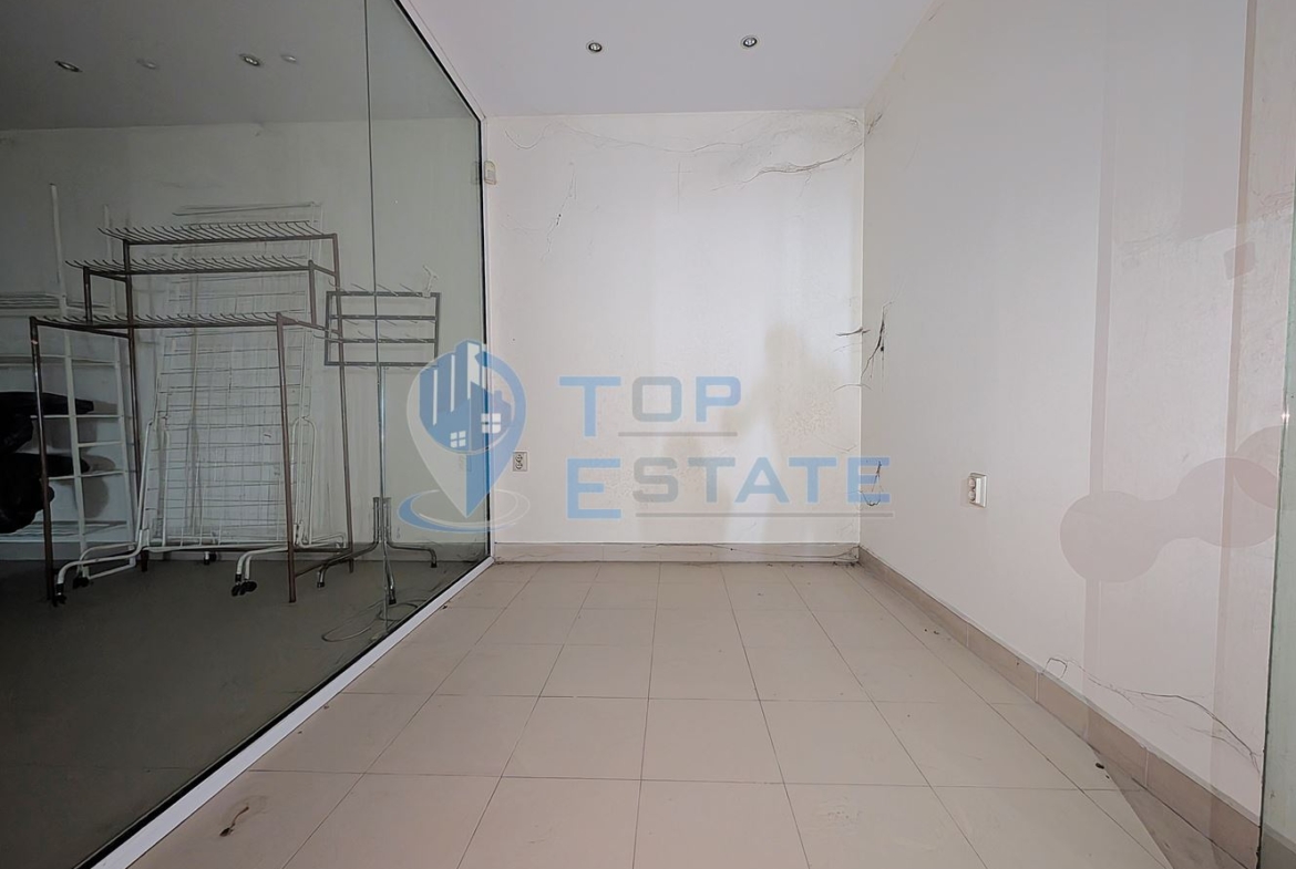 Две помещения за търговска дейност в централната част на град Велико Търново - 0