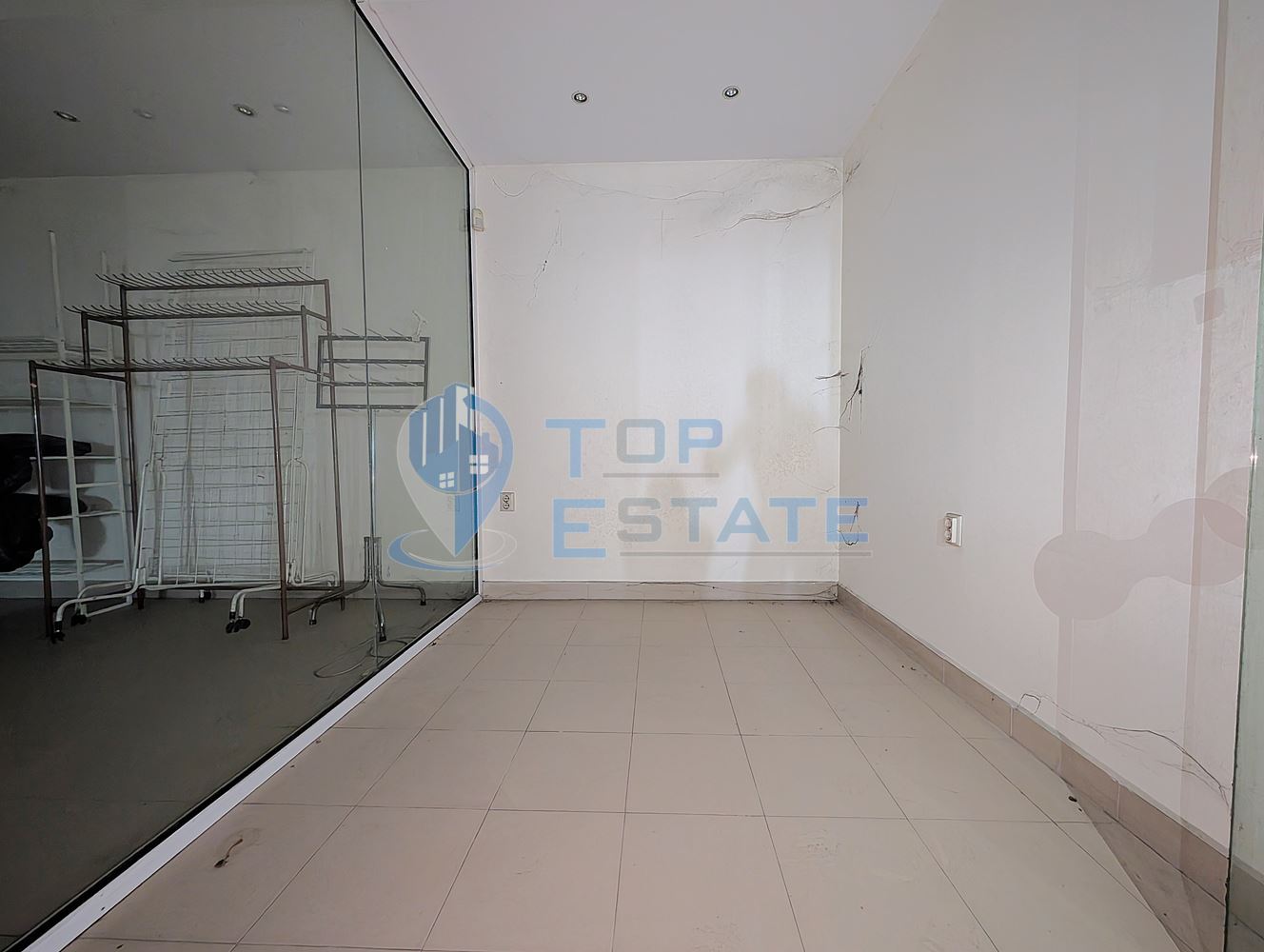 Две помещения за търговска дейност в централната част на град Велико Търново - 0