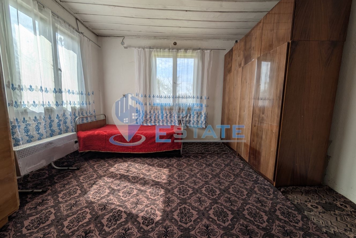 Едноетажна тухлена къща с гараж в село Павел - 0