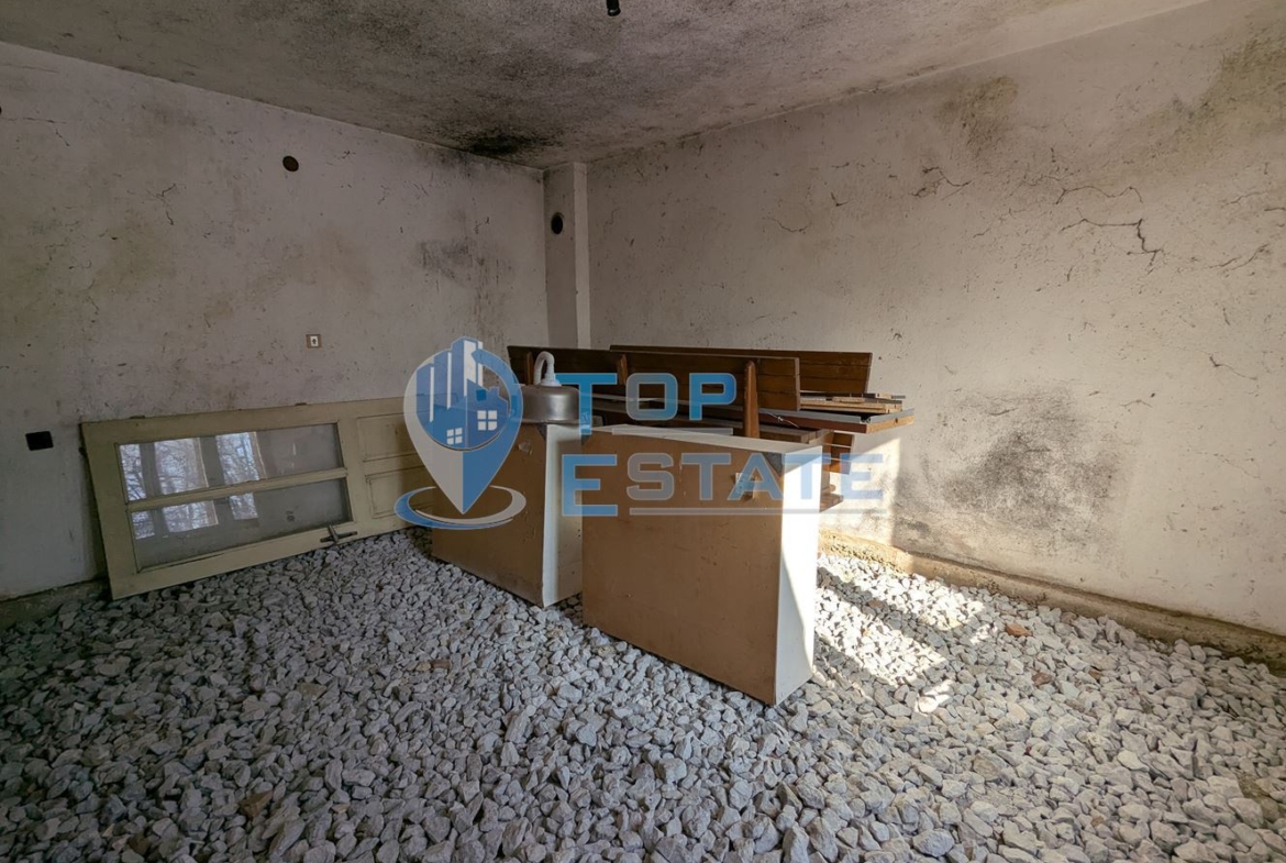 Двуетажна масивна къща с красива гледка в град Борово, област Русе - 0