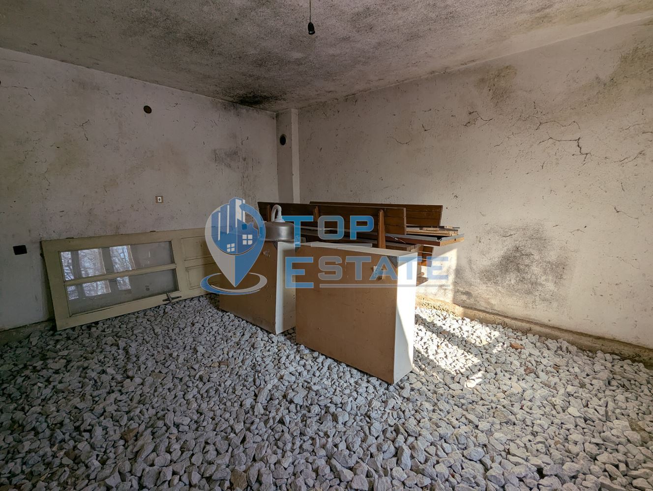 Двуетажна масивна къща с красива гледка в град Борово, област Русе-0 Двуетажна масивна къща с красива гледка в град Борово, област Русе - 0