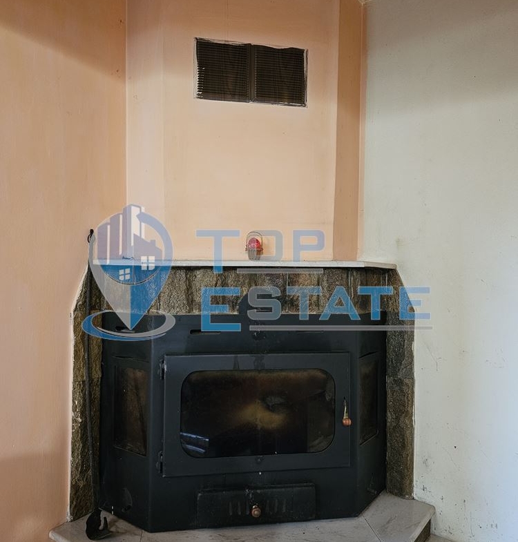 Ремонтирана и обзаведена къща с два санитарни възела в село Хотница, област Велико Търново - 0