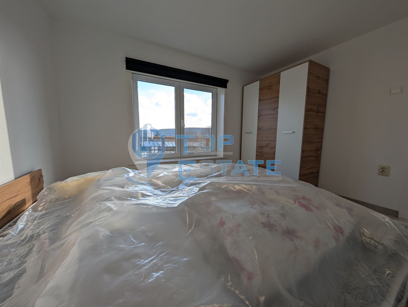 Реновирана тухлена къща с красива панорама и басейн в село Садина-0 Реновирана тухлена къща с красива панорама и басейн в село Садина - 0