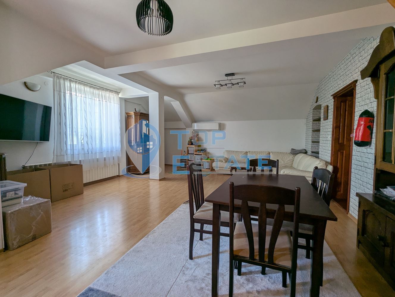 Масивна триетажна къща със сауна и басейн в близост до центъра на град Горна Оряховица, област Велико Търново - 0