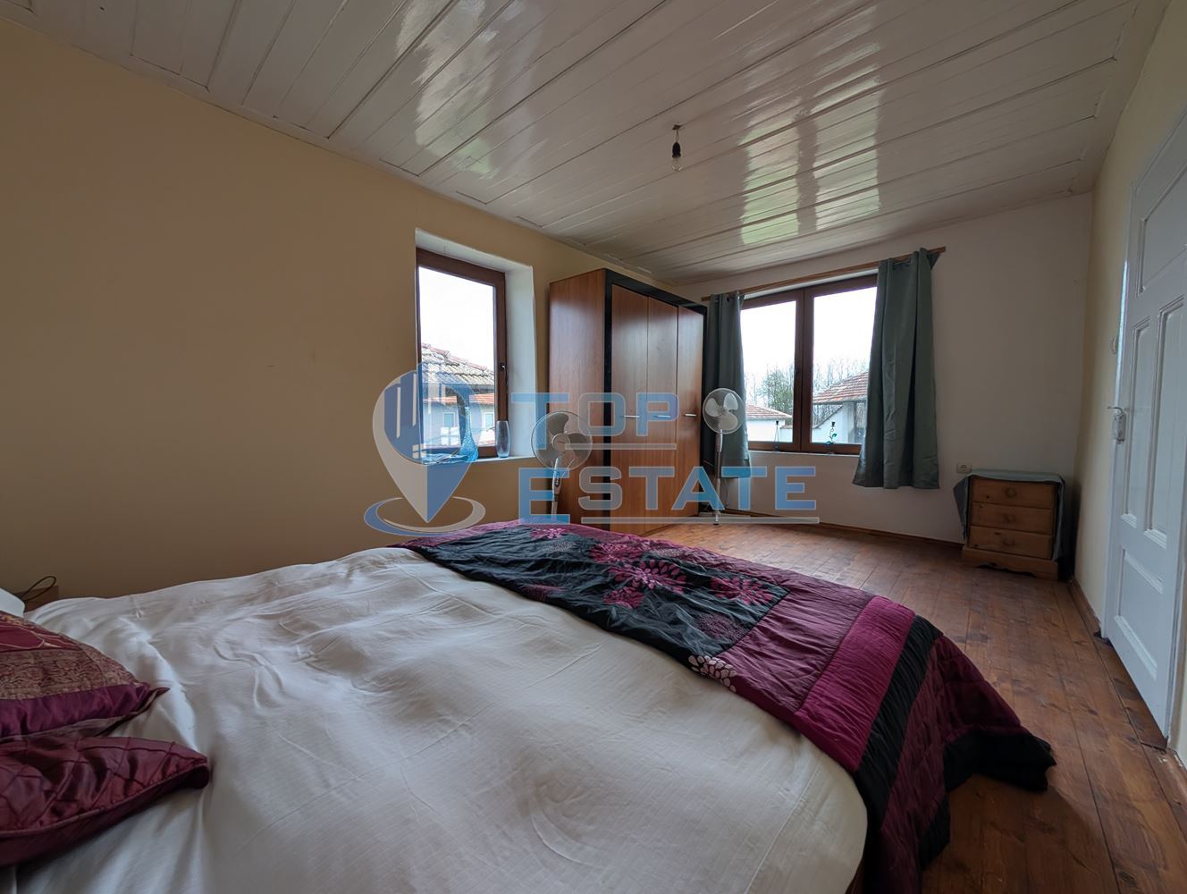 Двуетажна къща с голям двор и кладенец в село Ресен - 0