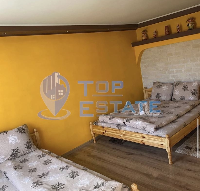 Функционираща къща за гости с басейн и панорамна гледка в село Кисьовци, област Велико Търново - 0