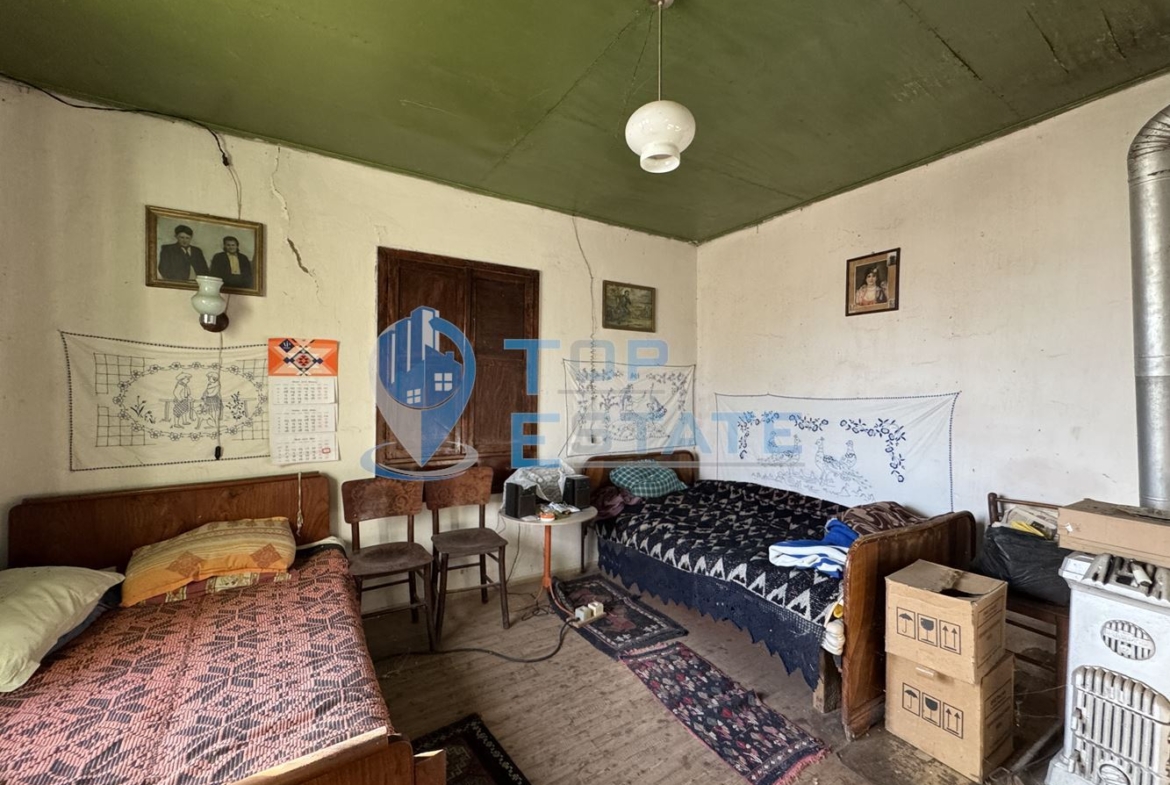 Тухлена къща с голям двор в с. Масларево, област Велико Търново - 0