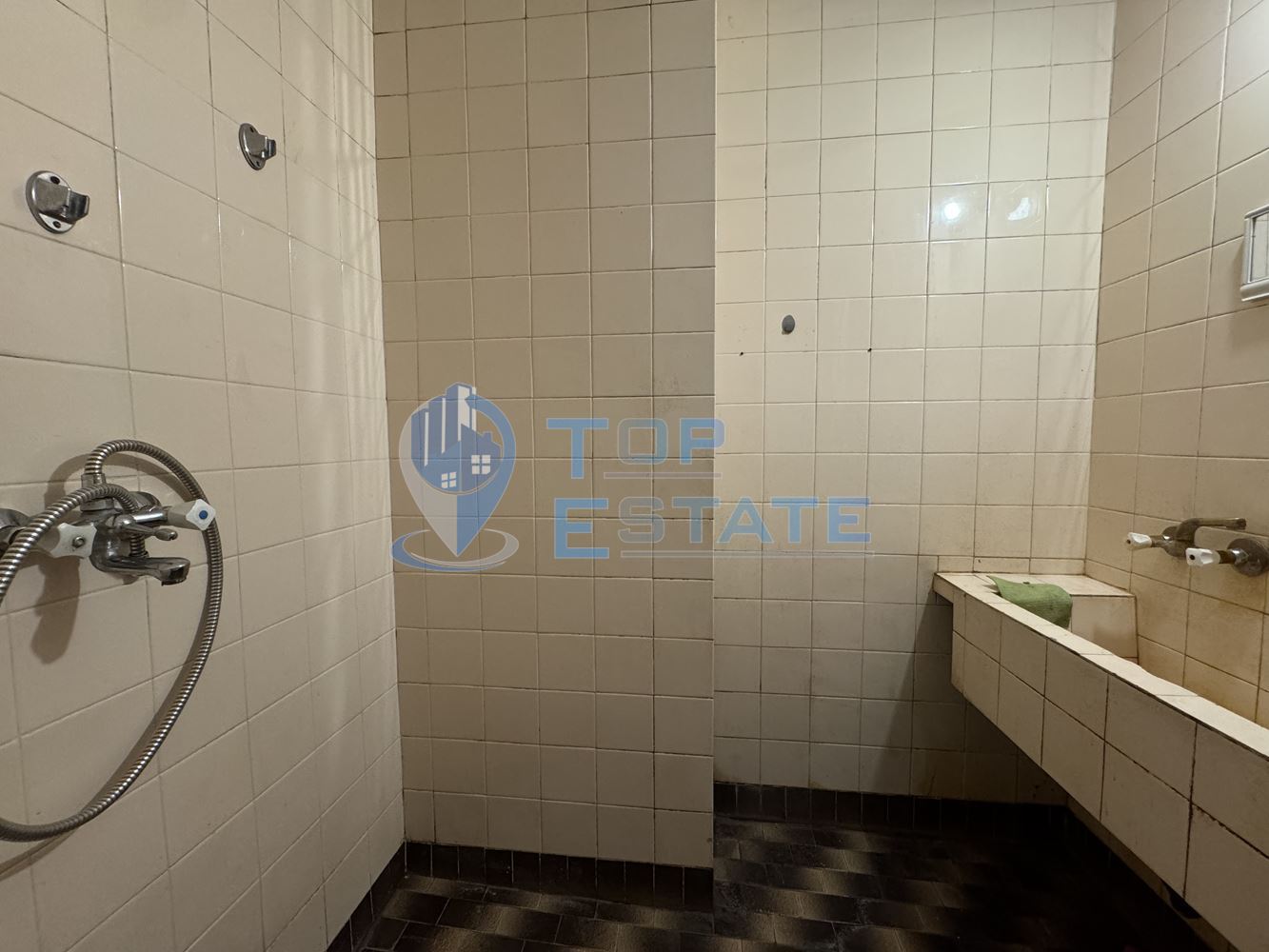 Тристаен тухлен апартамент в квартал Бузлуджа, град Велико Търново - 0