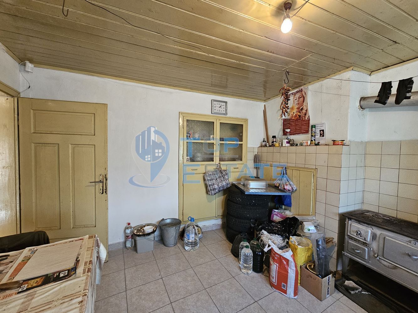 Двуетажна тухлена къща с гараж и голям двор в село Добромирка - 0