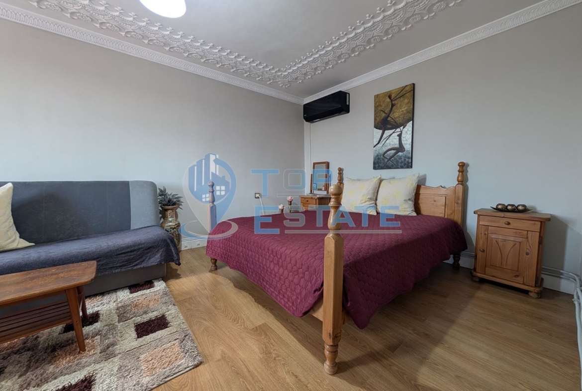 Двуетажна реновирана къща с красива панорама в село Вишовград - 0