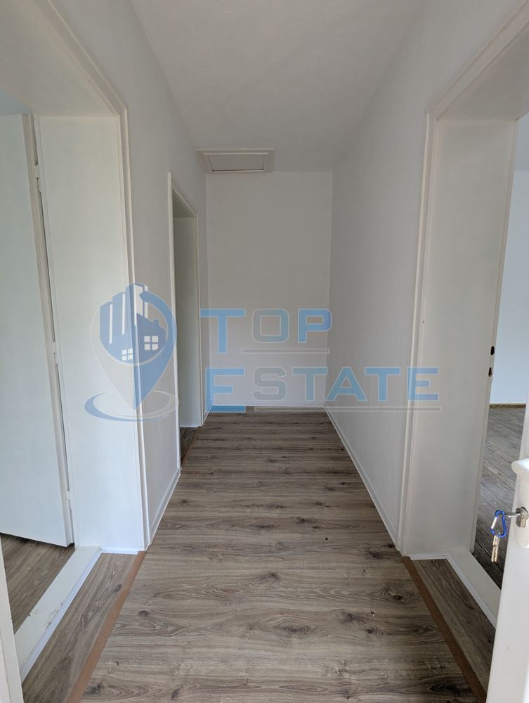 Двуетажна тухлена къща разположена в село Стамболово, община Павликени, област Велико Търново - 0