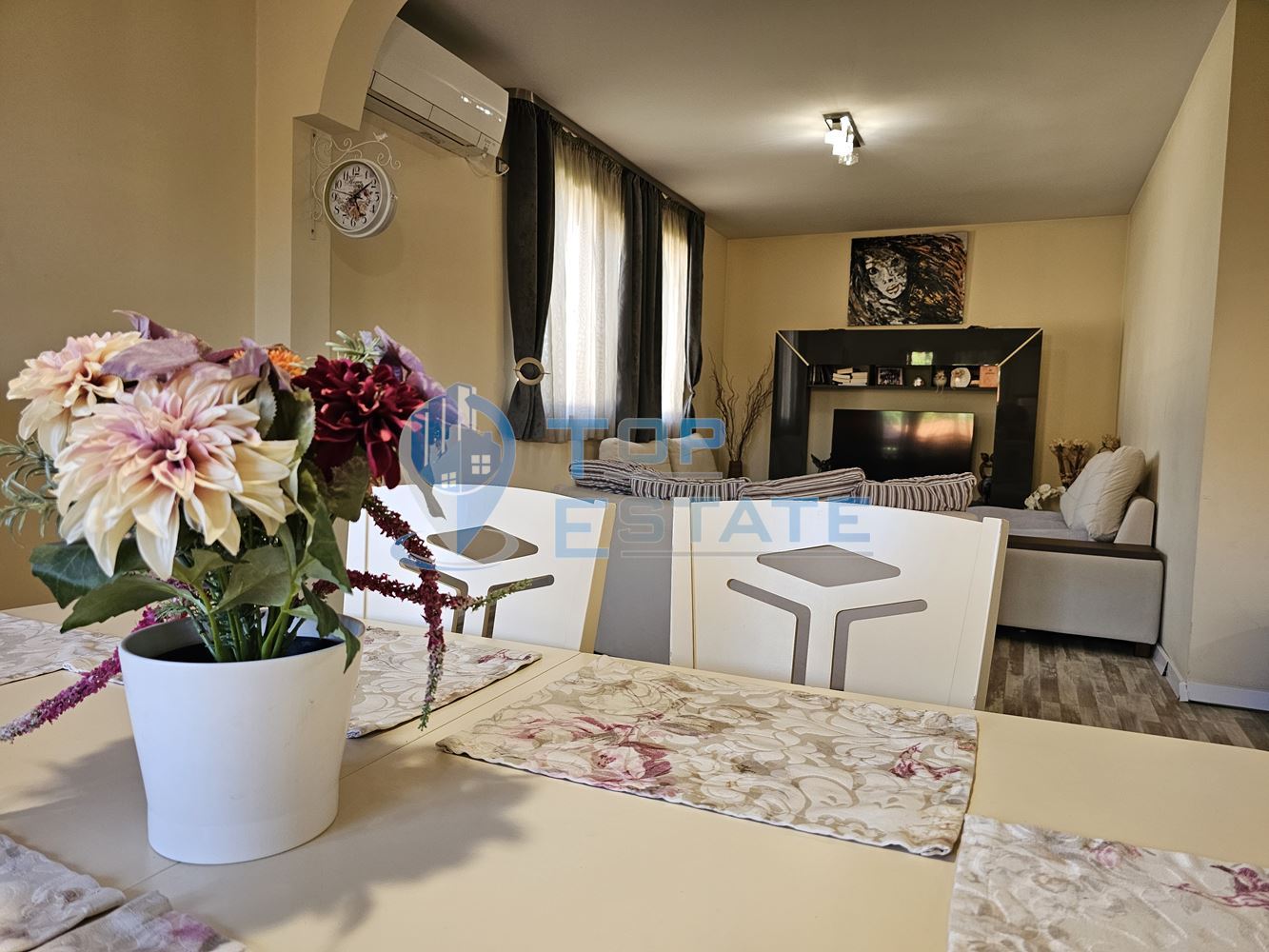 Обзаведена къща с три спални, барбекю, двор и гараж в село Поликраище, област Велико Търново-0 Обзаведена къща с три спални, барбекю, двор и гараж в село Поликраище, област Велико Търново - 0