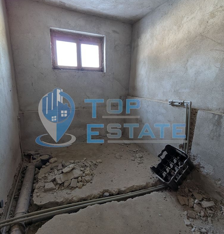 Двуетажна масивна къща с красива гледка в град Борово, област Русе - 0