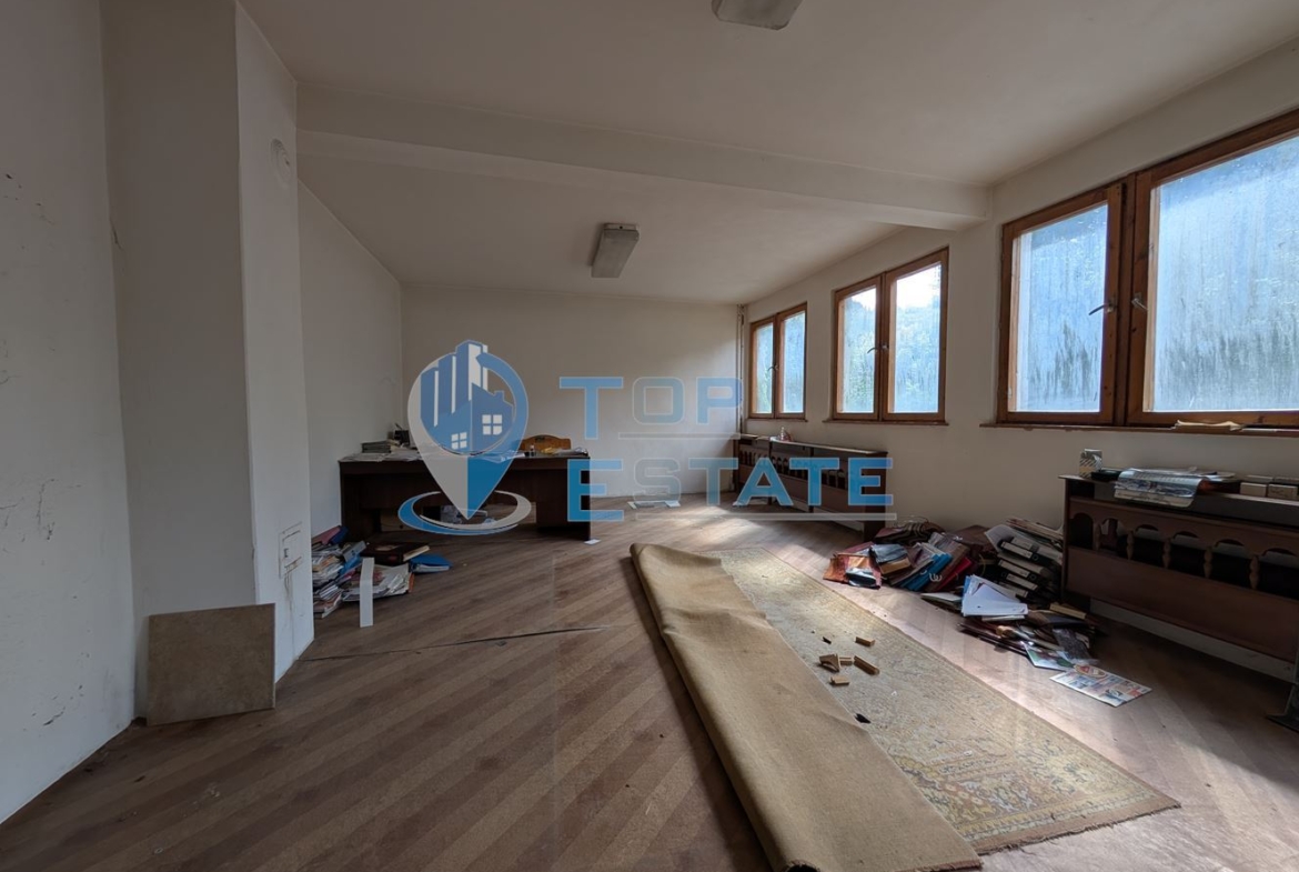 Масивна сграда за обществено обслужване в град Плачковци - 0