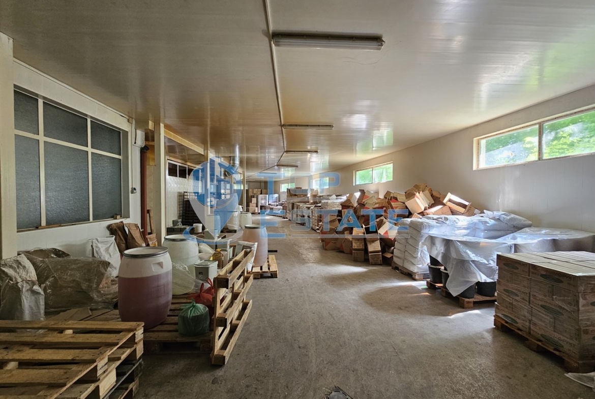 Промишленa сграда със собствен трафопост на главен път Русе - Свиленград в село Поликраище - 0