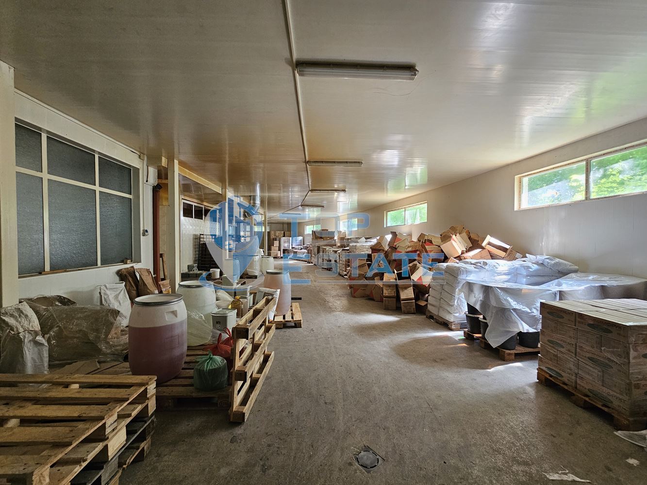 Промишленa сграда със собствен трафопост на главен път Русе - Свиленград в село Поликраище - 0