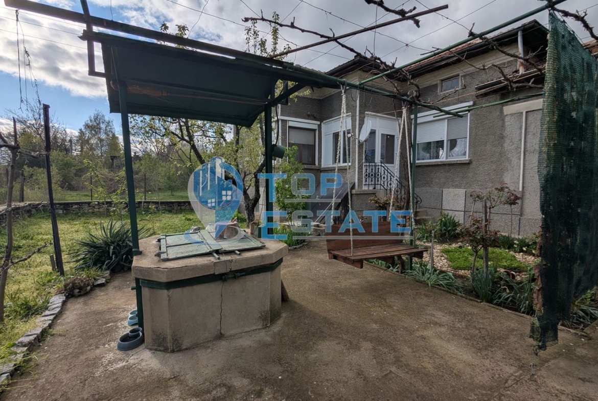 Просторна едноетажна тухлена къща в квартал Калтинец, град Горна Оряховица, област Велико Търново - 0