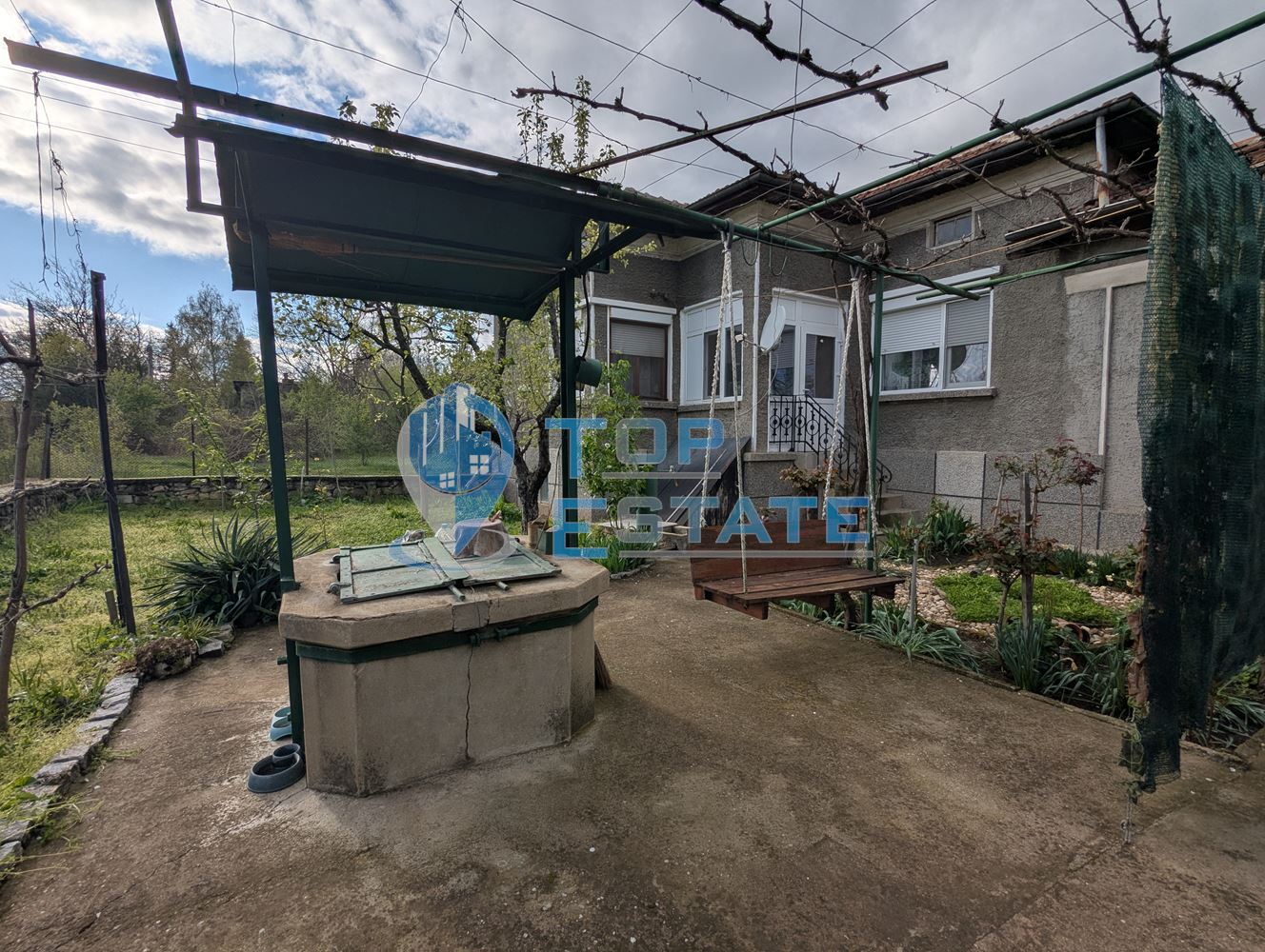 Просторна едноетажна тухлена къща в квартал Калтинец, град Горна Оряховица, област Велико Търново - 0