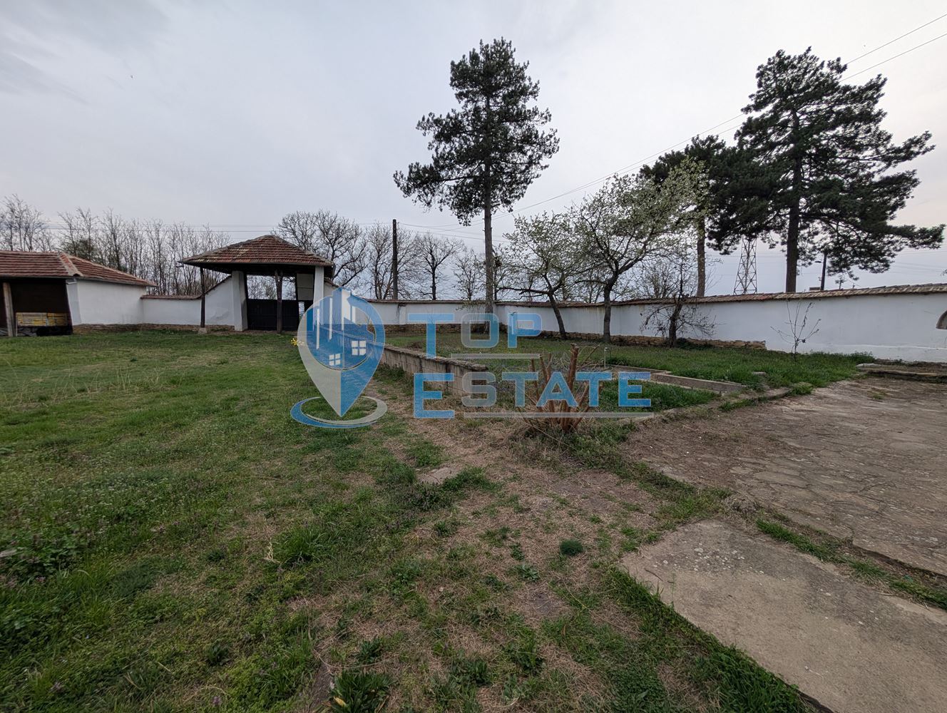 Двуетажна къща с голям двор и кладенец в село Ресен - 0