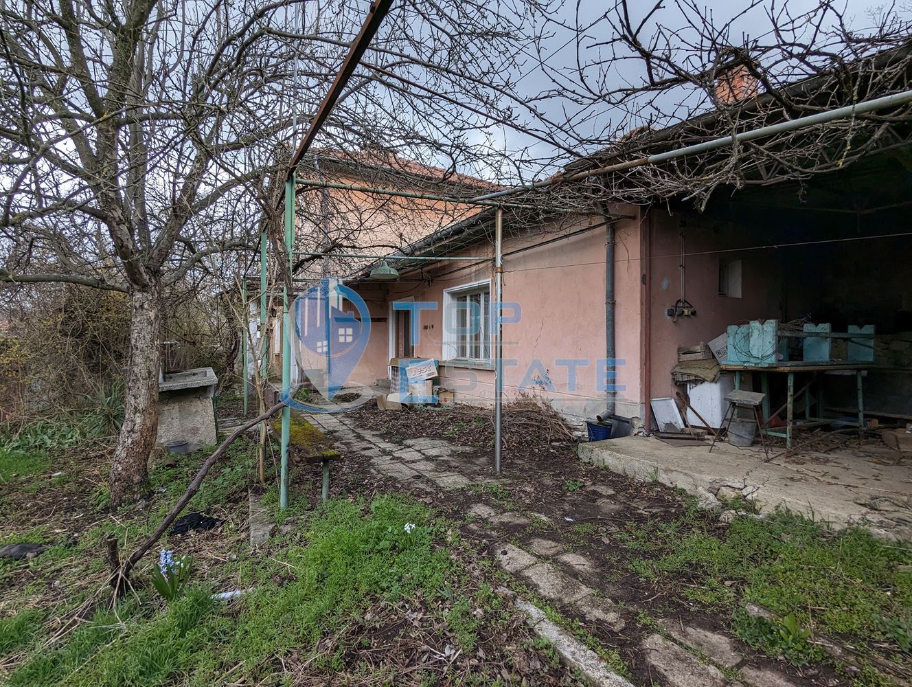 Двуетажна тухлена къща с гараж в с. Добромирка, област Габрово-0 Двуетажна тухлена къща с гараж в с. Добромирка, област Габрово - 0