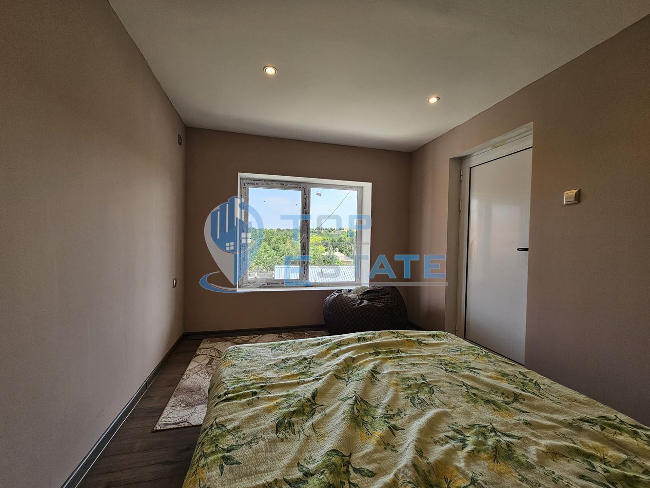 Двуетажна обзаведена и ремонтирана къща с три спални в село Страхилово, област Велико Търново - 0