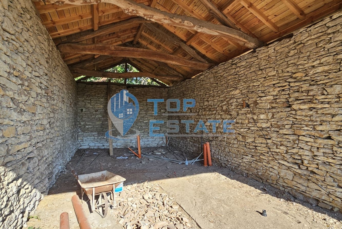 Двуетажна къща на груб строеж с втора къща и басейн с панорама в село Леденик - 0