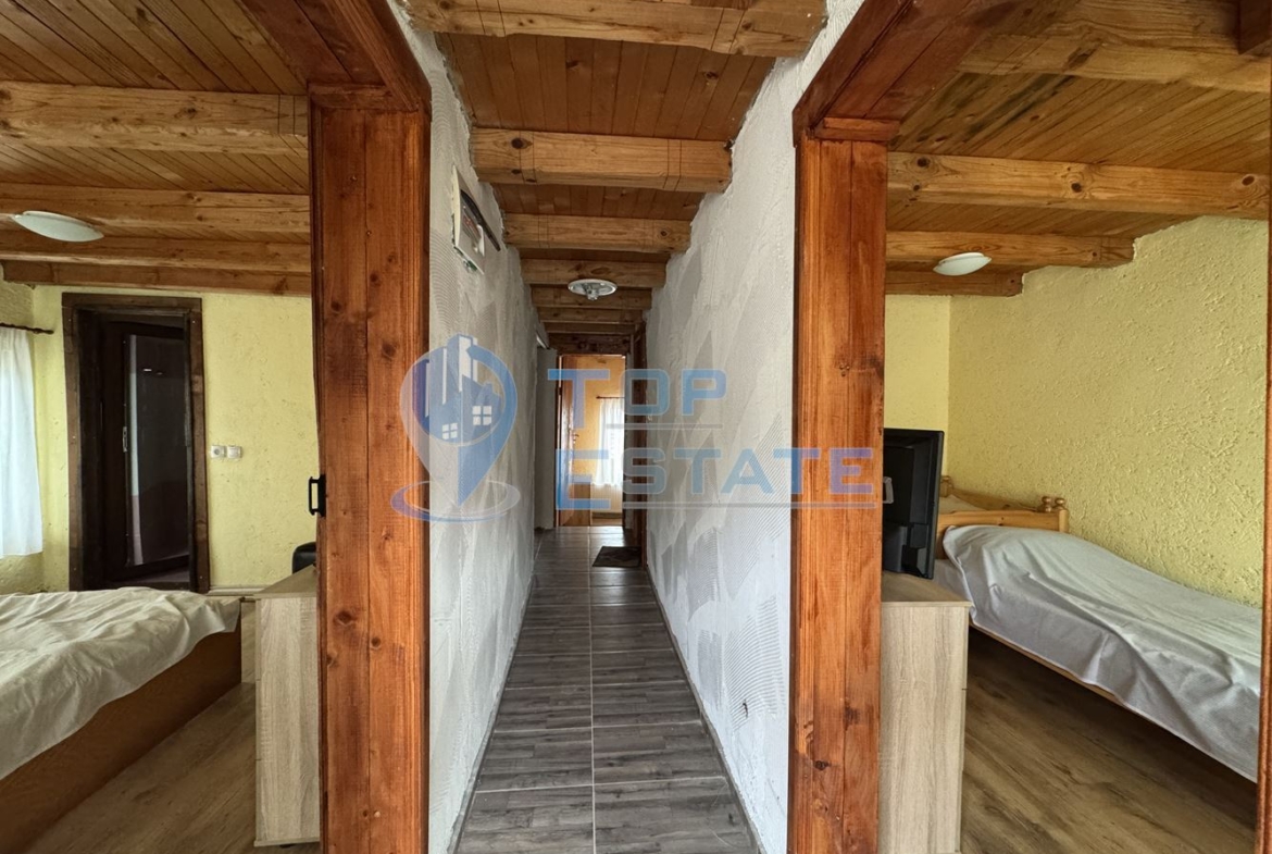 Двуетажна къща с панорамна гледка в гр. Елена, област Велико Търново - 0