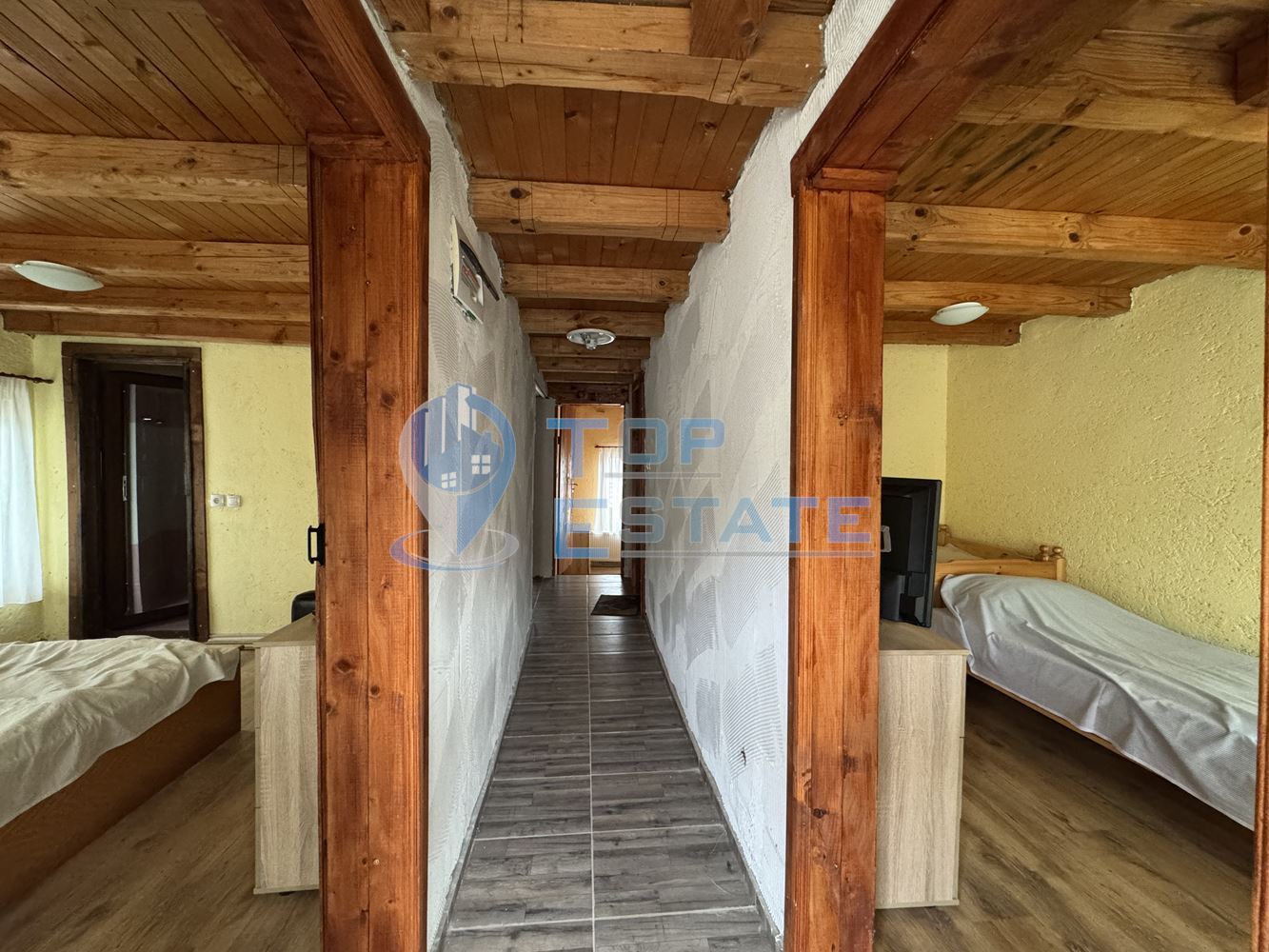 Двуетажна къща с панорамна гледка в гр. Елена, област Велико Търново - 0