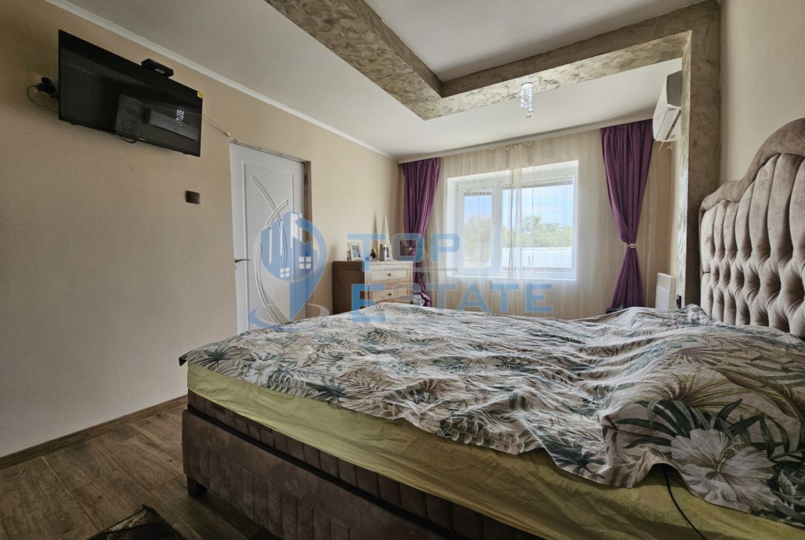 Двуетажна обзаведена и ремонтирана къща с три спални в село Страхилово, област Велико Търново - 0