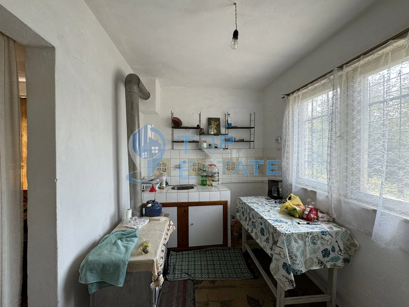 Масивна тухлена къща с прекрасна панорамна гледка в с. Габровци, област Велико Търново - 0