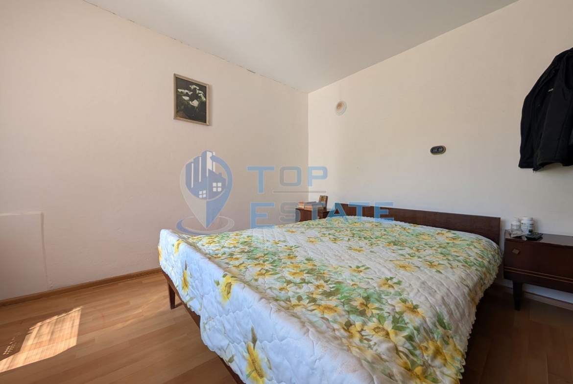 Двуетажна къща след ремонт в село Караисен - 0