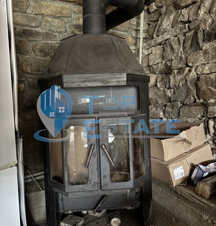 Двуетажна къща с панорамна гледка в гр. Елена, област Велико Търново - 0